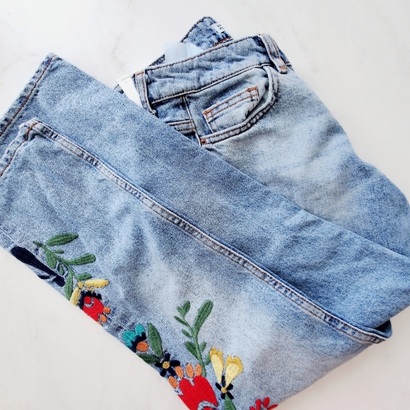 Sold Zara Floral embroidered jeans size 0 - Picture 2 of 4